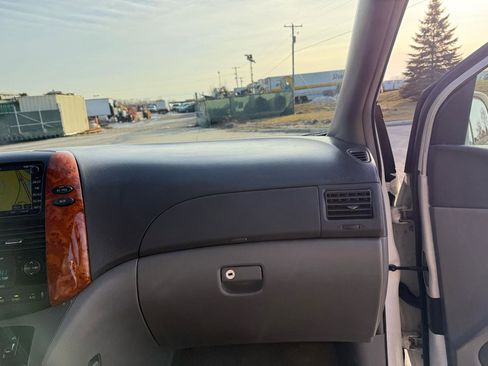 Used 2009 Toyota Sienna 5dr 7-Pass Van XLE FWD (Natl) image 27
