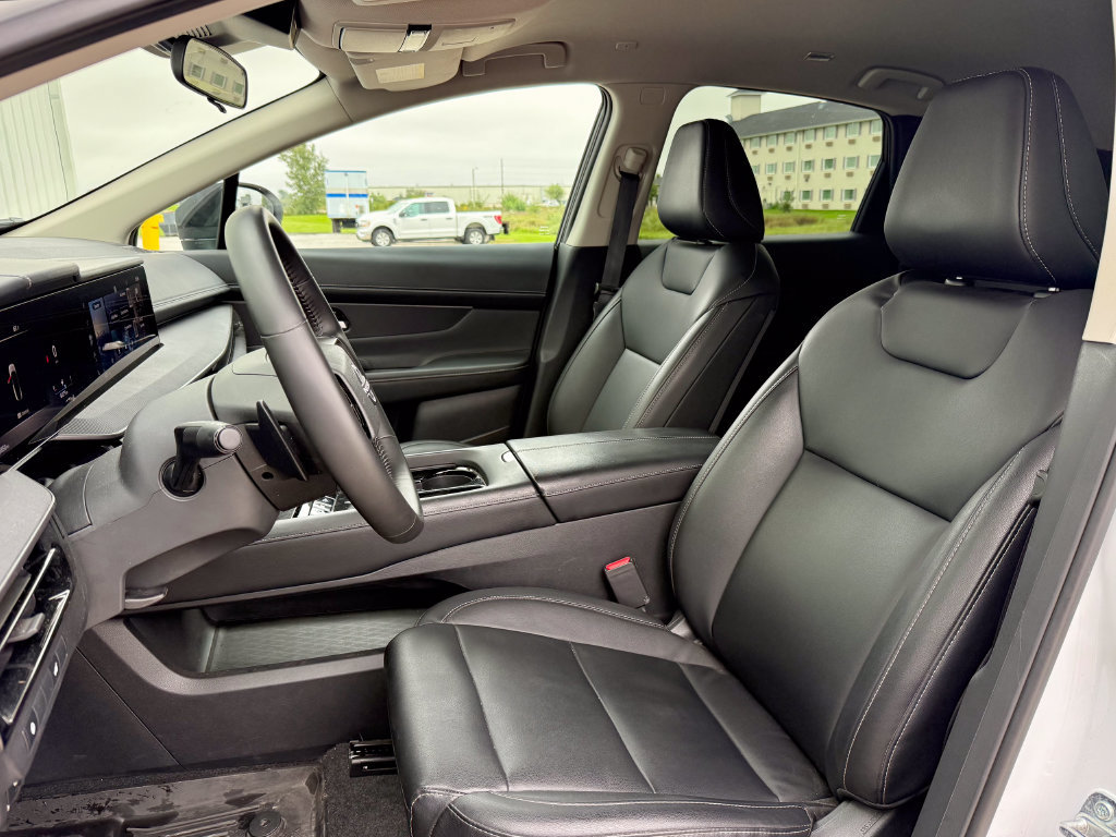 Used 2025 Nissan Murano SV AWD/4WD image 11