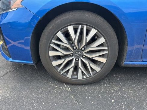 Used 2025 Nissan Altima 2.5 SV FWD image 17
