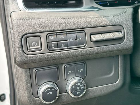 Used 2022 GMC Yukon XL Denali RWD image 14