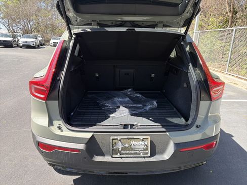 Certified 2025 Volvo XC40 B5 Ultra w/ Protection Package Premier image 34