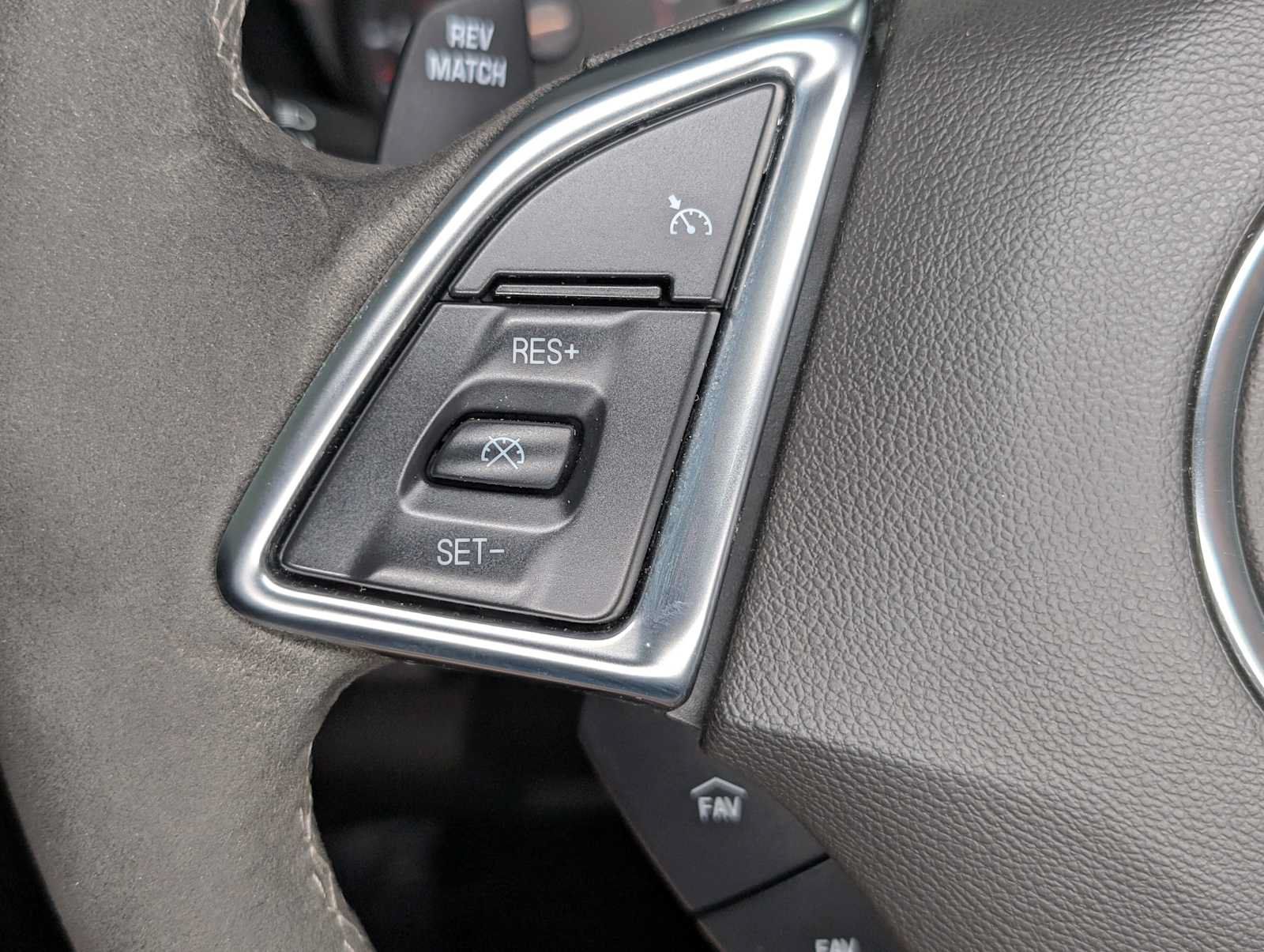 Used 2018 Chevrolet Camaro SS RWD image 29