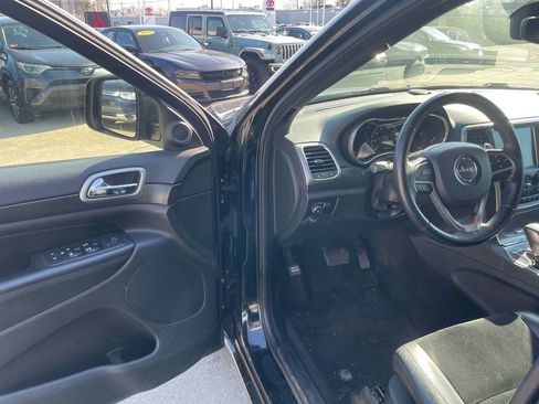 Used 2017 Jeep Grand Cherokee Altitude AWD/4WD image 10