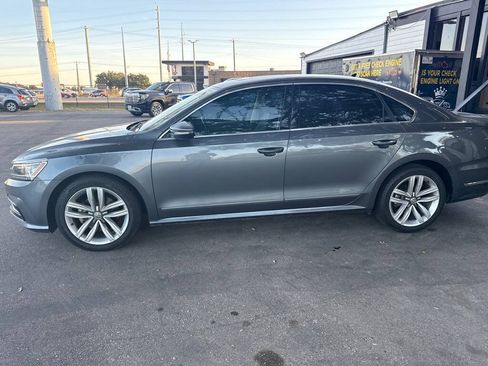 Used 2017 Volkswagen Passat 1.8T SE FWD image 3
