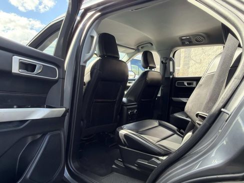 Used 2022 Ford Explorer XLT w/ Equipment Group 202A AWD/4WD image 21
