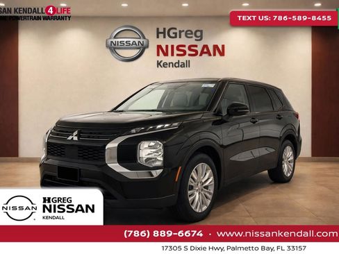 Used 2025 Mitsubishi Outlander ES image 1