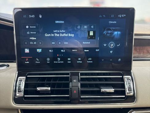 Used 2022 Lincoln Navigator Reserve AWD/4WD image 17