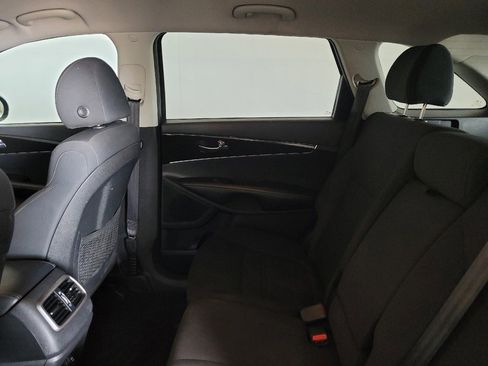 Used 2020 Kia Sorento FWD V6 image 18