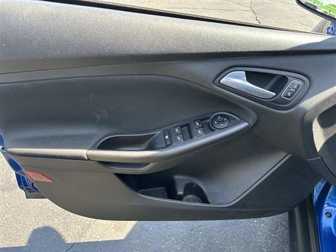 Used 2018 Ford Focus SEL w/ Cold Weather Package FWD image 8
