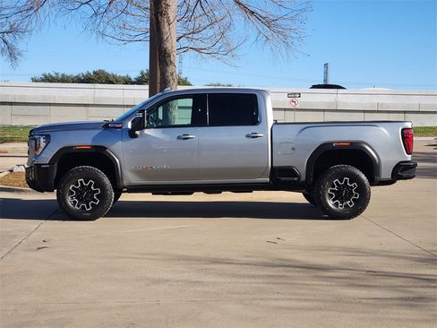 Used 2025 GMC Sierra 2500 AT4X image 4