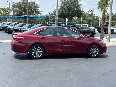 Used 2017 Toyota Camry SE FWD image 6