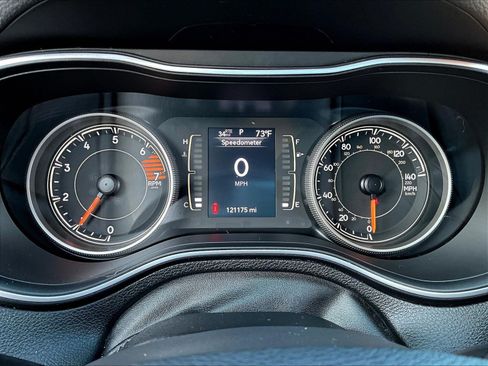 Used 2019 Jeep Cherokee Latitude Plus AWD/4WD image 13