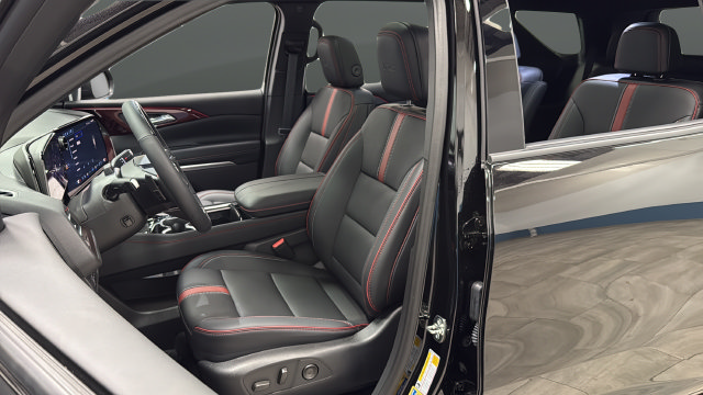 New 2027 Chevrolet Traverse RS w/ LPO, Floor Liner Package AWD/4WD image 9