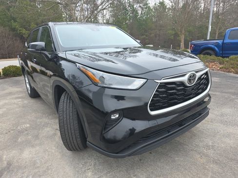 Used 2024 Toyota Highlander LE image 7