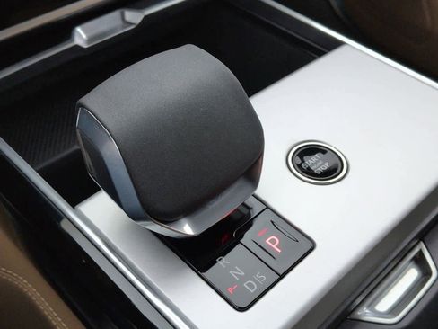 New 2026 Land Rover Range Rover Long Wheelbase SE image 29