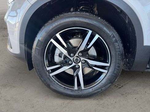 Certified 2025 Volvo XC40 B5 Core image 7