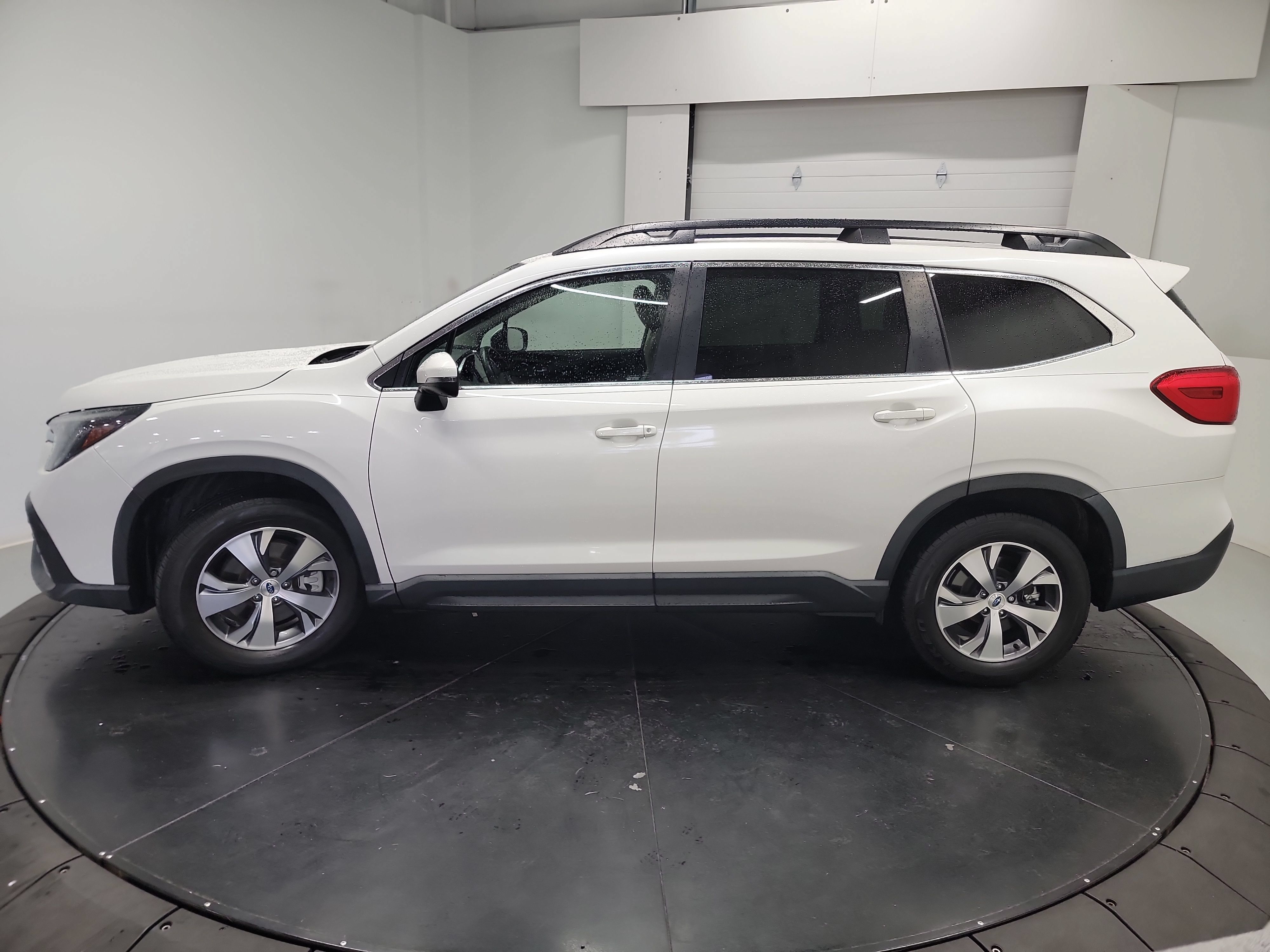 Used 2023 Subaru Ascent Premium w/ Convenience Package AWD/4WD image 4