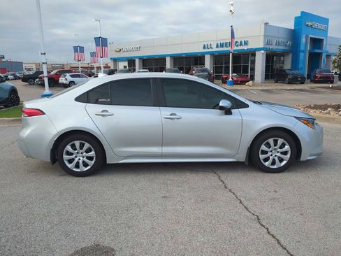 Used 2025 Toyota Corolla LE image 9