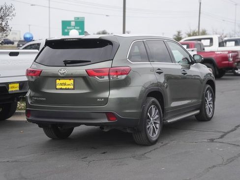Used 2019 Toyota Highlander XLE image 6