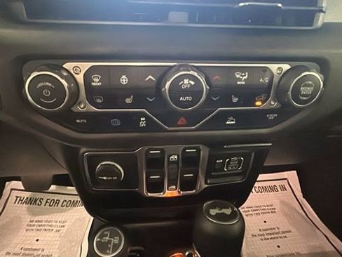 Used 2024 Jeep Wrangler Unlimited w/ Convenience Group AWD/4WD image 22
