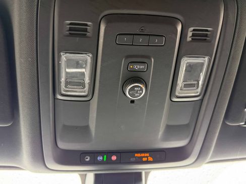 Used 2021 GMC Yukon XL SLT AWD/4WD image 39