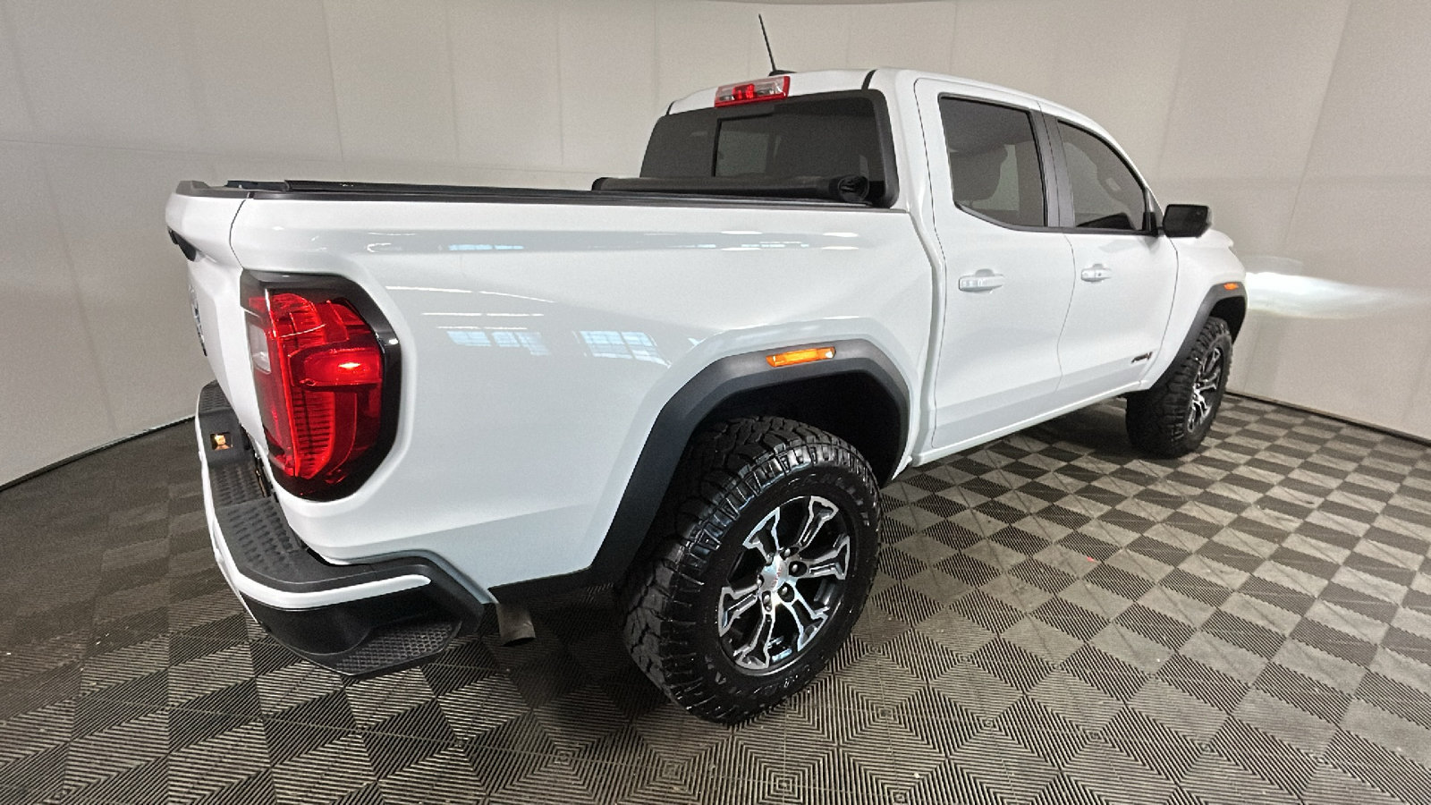Used 2023 GMC Canyon AT4 w/ AT4 Premium Package AWD/4WD image 3