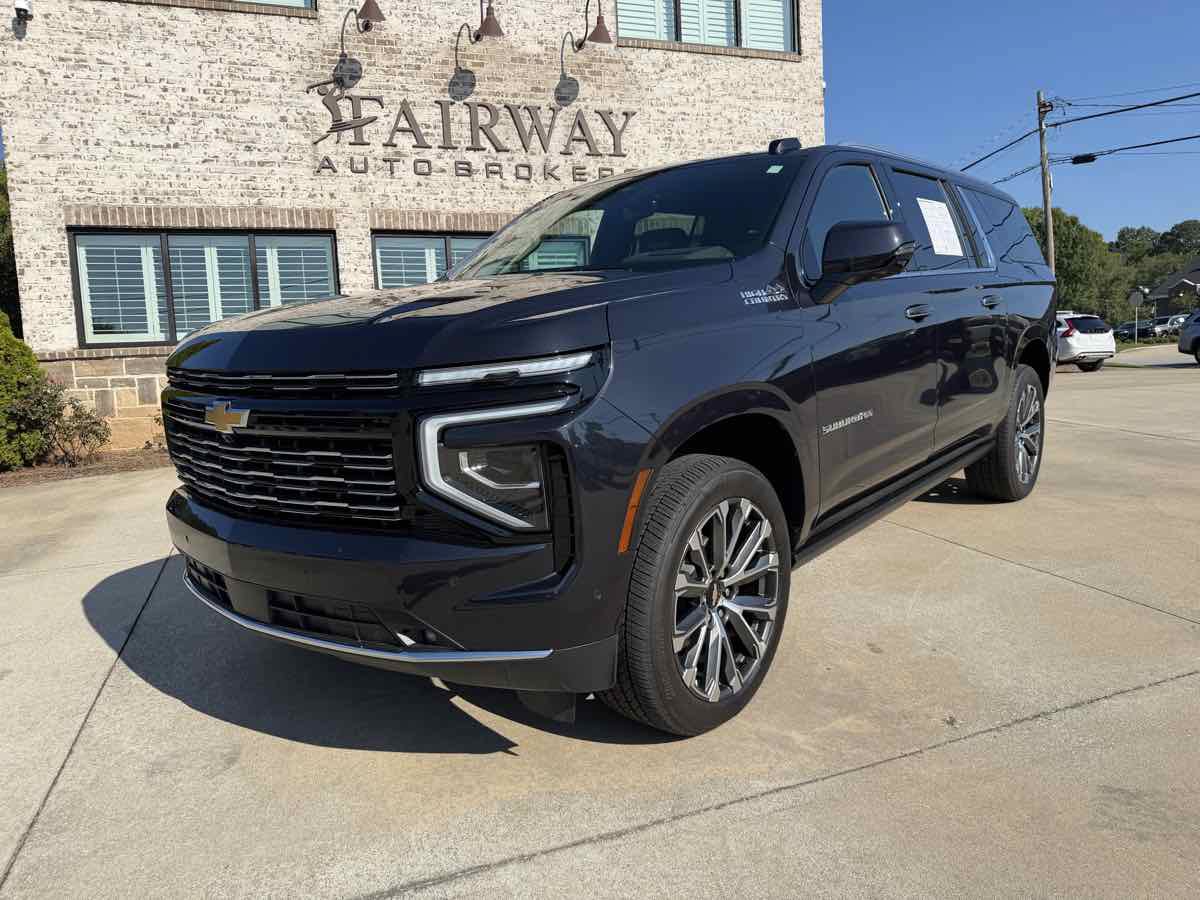 Used 2026 Chevrolet Suburban High Country RWD image 2