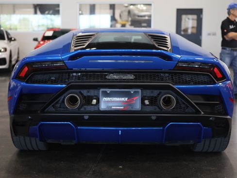 Used 2020 Lamborghini Huracan EVO RWD image 5