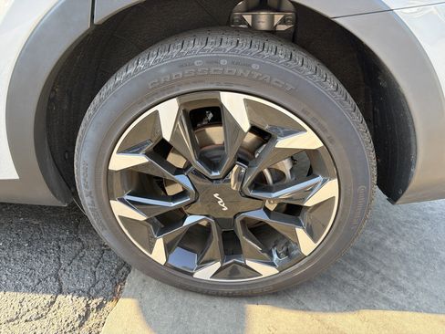 Used 2025 Kia Sorento EX FWD image 7