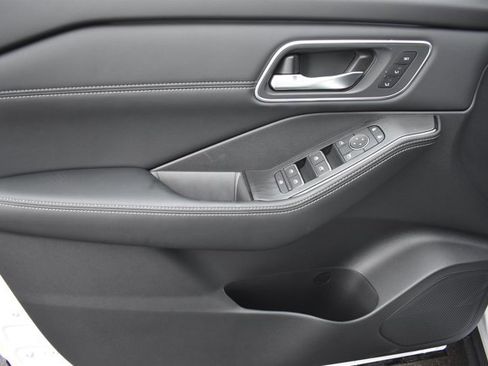 New 2026 Nissan Rogue Platinum w/ Platinum Premium Package image 11