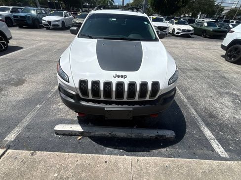 Used 2018 Jeep Cherokee Trailhawk w/ Comfort/Convenience Group AWD/4WD image 2