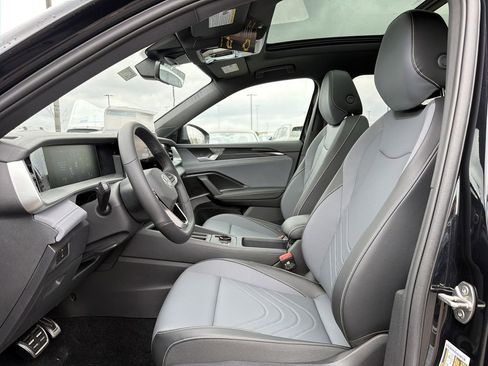 New 2026 Volkswagen Tiguan SE R-Line FWD image 11