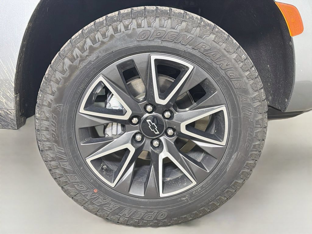 Used 2024 Chevrolet Suburban Z71 w/ Luxury Package AWD/4WD image 30