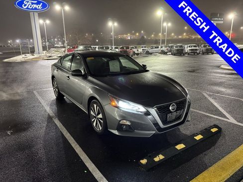 Used 2019 Nissan Altima 2.5 SV image 1