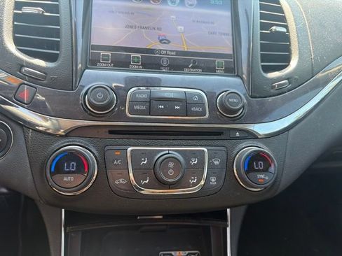 Used 2019 Chevrolet Impala Premier FWD image 14