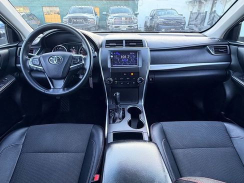 Used 2017 Toyota Camry SE image 21