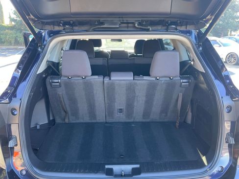 Used 2025 Toyota Highlander LE image 34