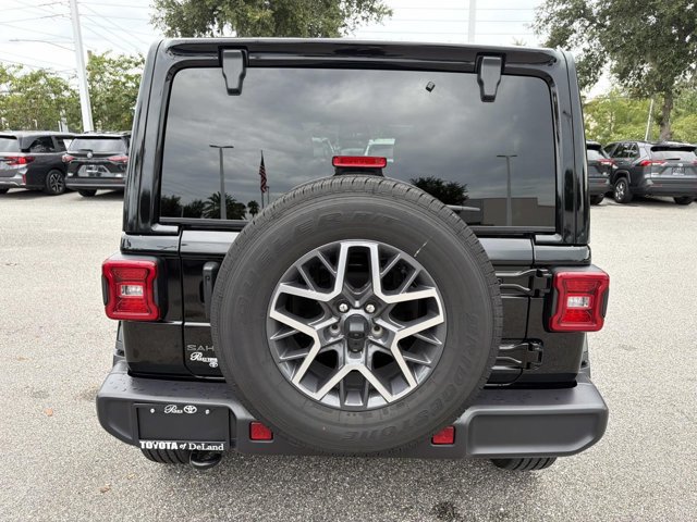 Used 2026 Jeep Wrangler Unlimited Sahara AWD/4WD image 3