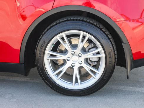 Used 2021 Tesla Model Y Long Range AWD/4WD image 11