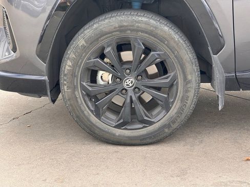 Used 2024 Toyota RAV4 SE image 11