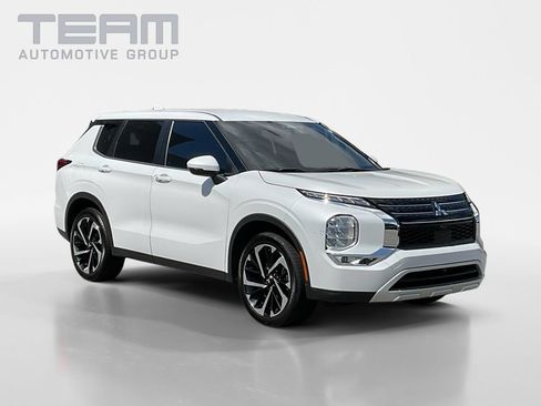 Used 2023 Mitsubishi Outlander SE FWD image 1