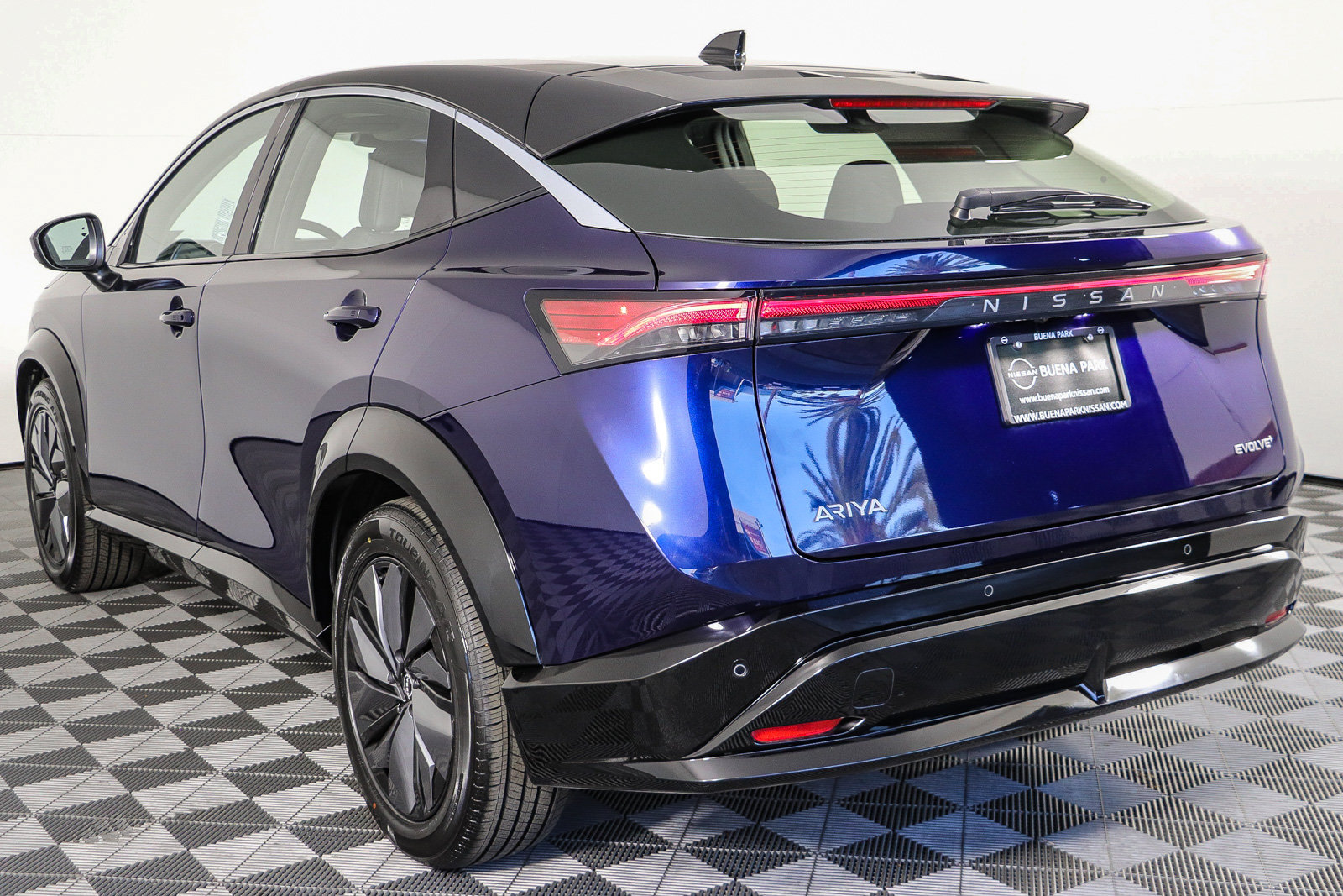 Used 2024 Nissan Ariya FWD image 6