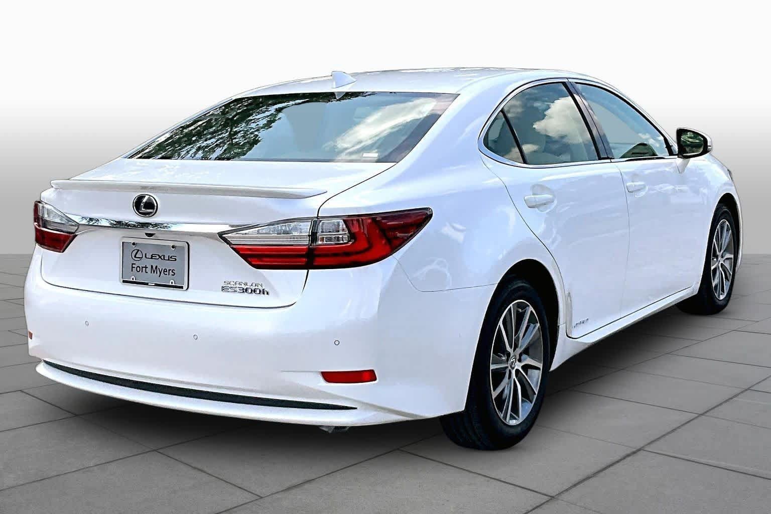 Used 2018 Lexus ES 300h w/ Luxury Package FWD image 11