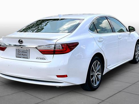 Used 2018 Lexus ES 300h w/ Luxury Package FWD image 11