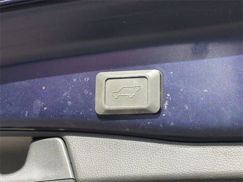 Used 2022 Toyota RAV4 SE image 15