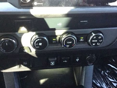 Used 2020 Toyota Tacoma TRD Sport image 23