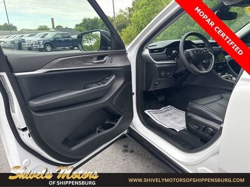 Used 2024 Jeep Grand Cherokee Limited w/ Trailer Tow Package image 11