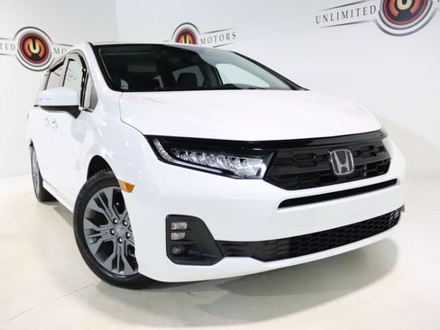 Used 2025 Honda Odyssey Touring image 25