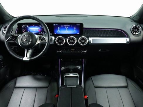 Used 2024 Mercedes-Benz GLB 250 4MATIC image 9