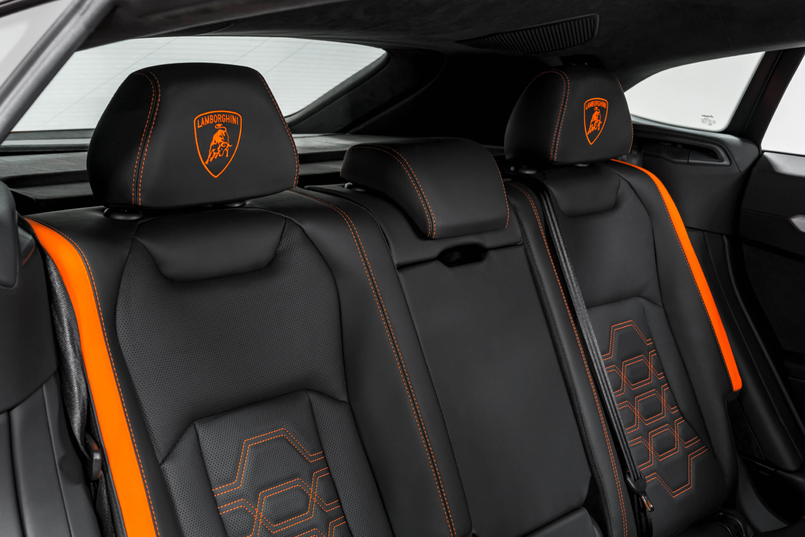 Used 2025 Lamborghini Urus SE AWD/4WD image 35